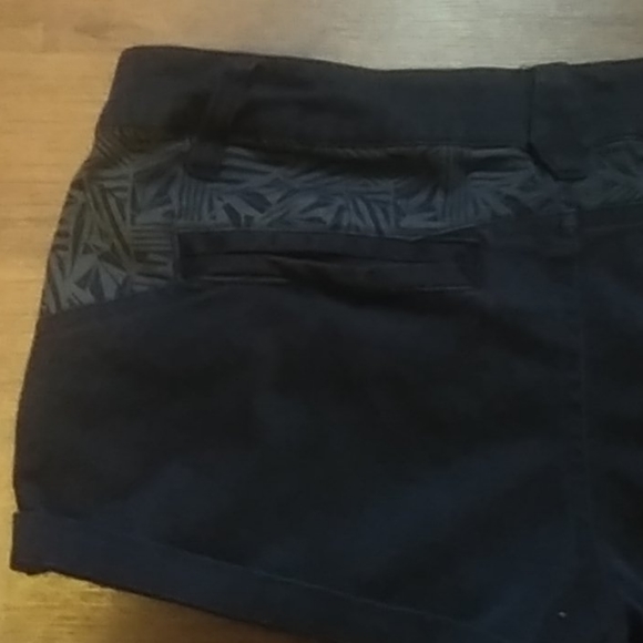 Volcom black shorts - Picture 6 of 6